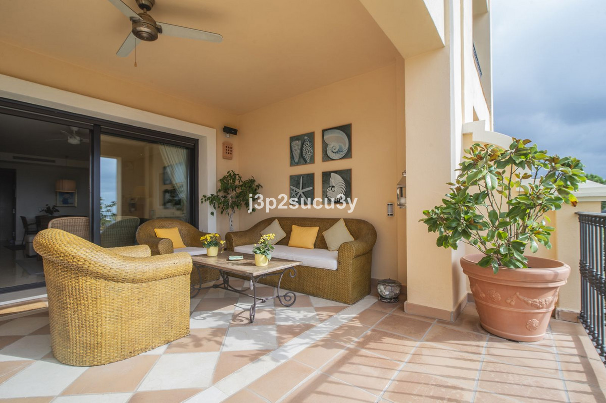 2 Bed Apartment for sale in La Quinta Costa Del Sol, Málaga, Spain