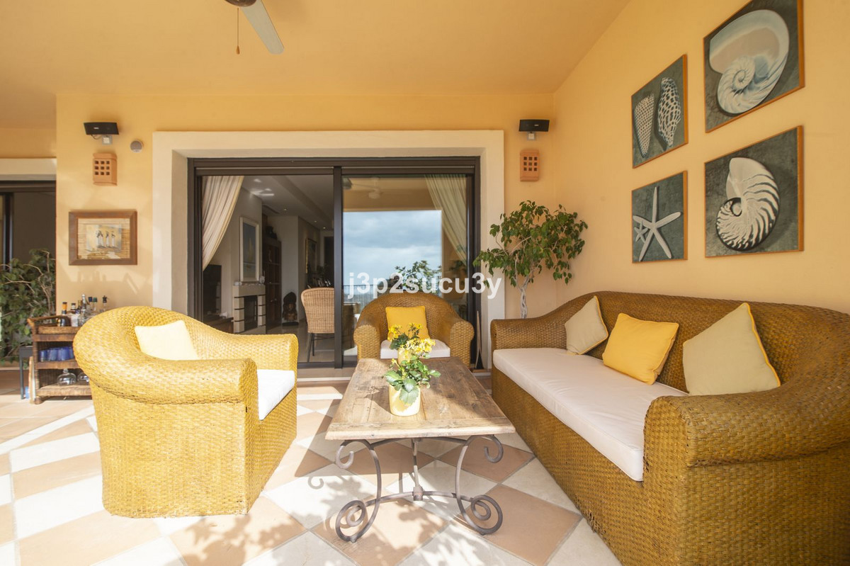 2 Bed Apartment for sale in La Quinta Costa Del Sol, Málaga, Spain