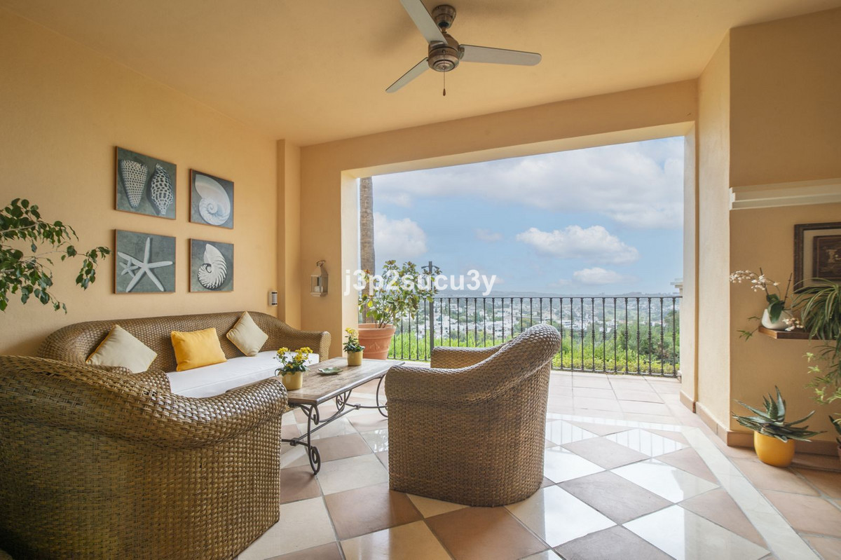 2 Bed Apartment for sale in La Quinta Costa Del Sol, Málaga, Spain