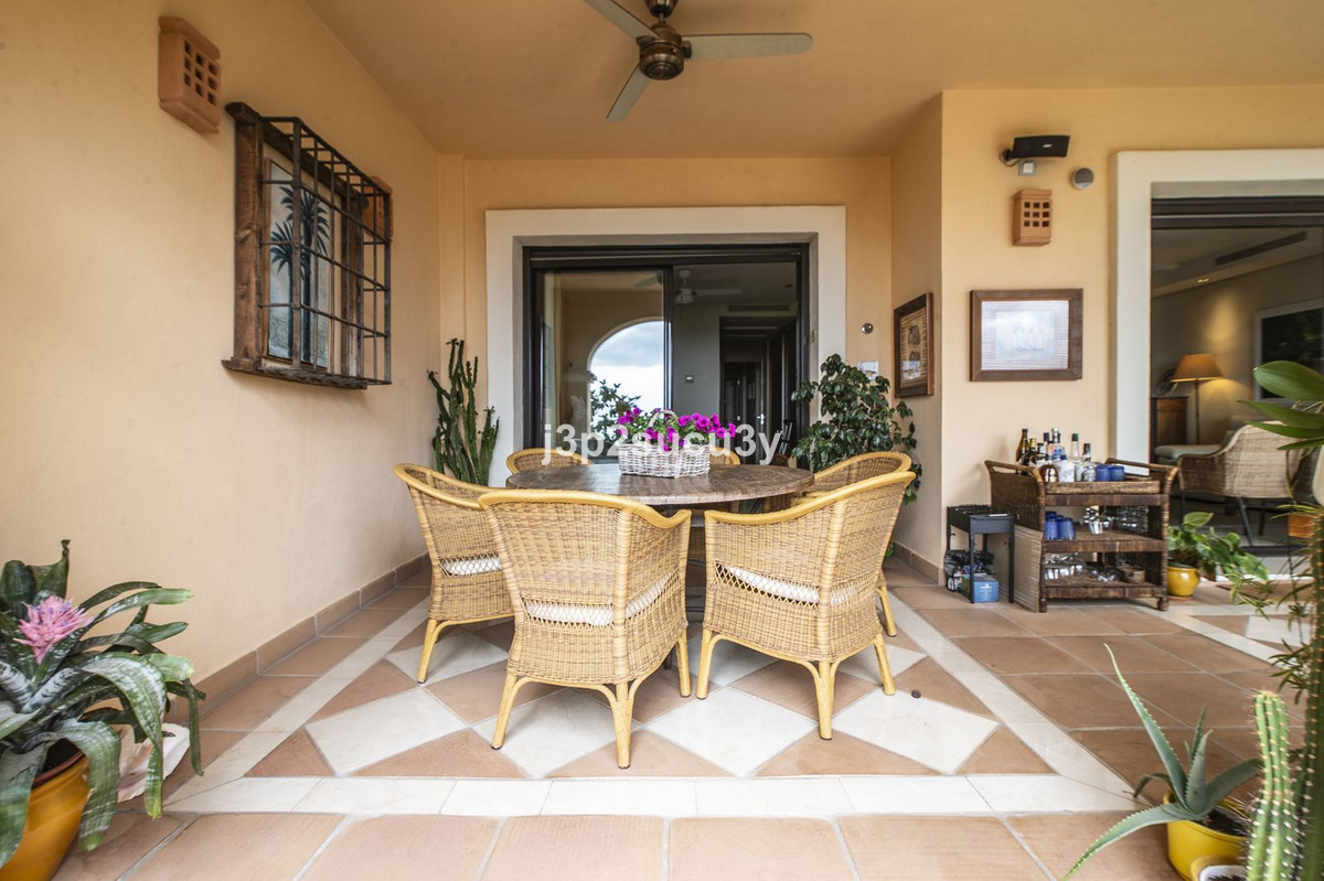 2 Bed Apartment for sale in La Quinta Costa Del Sol, Málaga, Spain