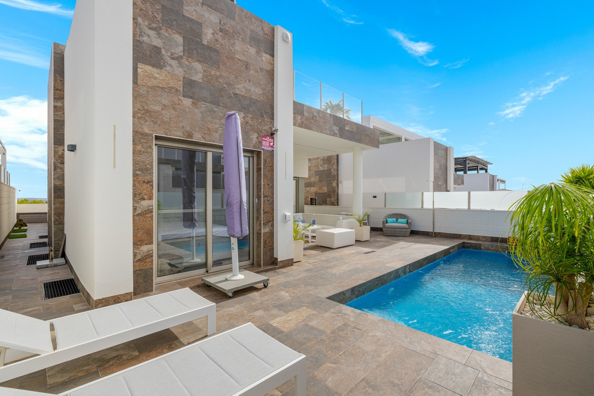 5 Bed Townhouse for sale in Villamartin Costa Blanca, Alicante, Spain
