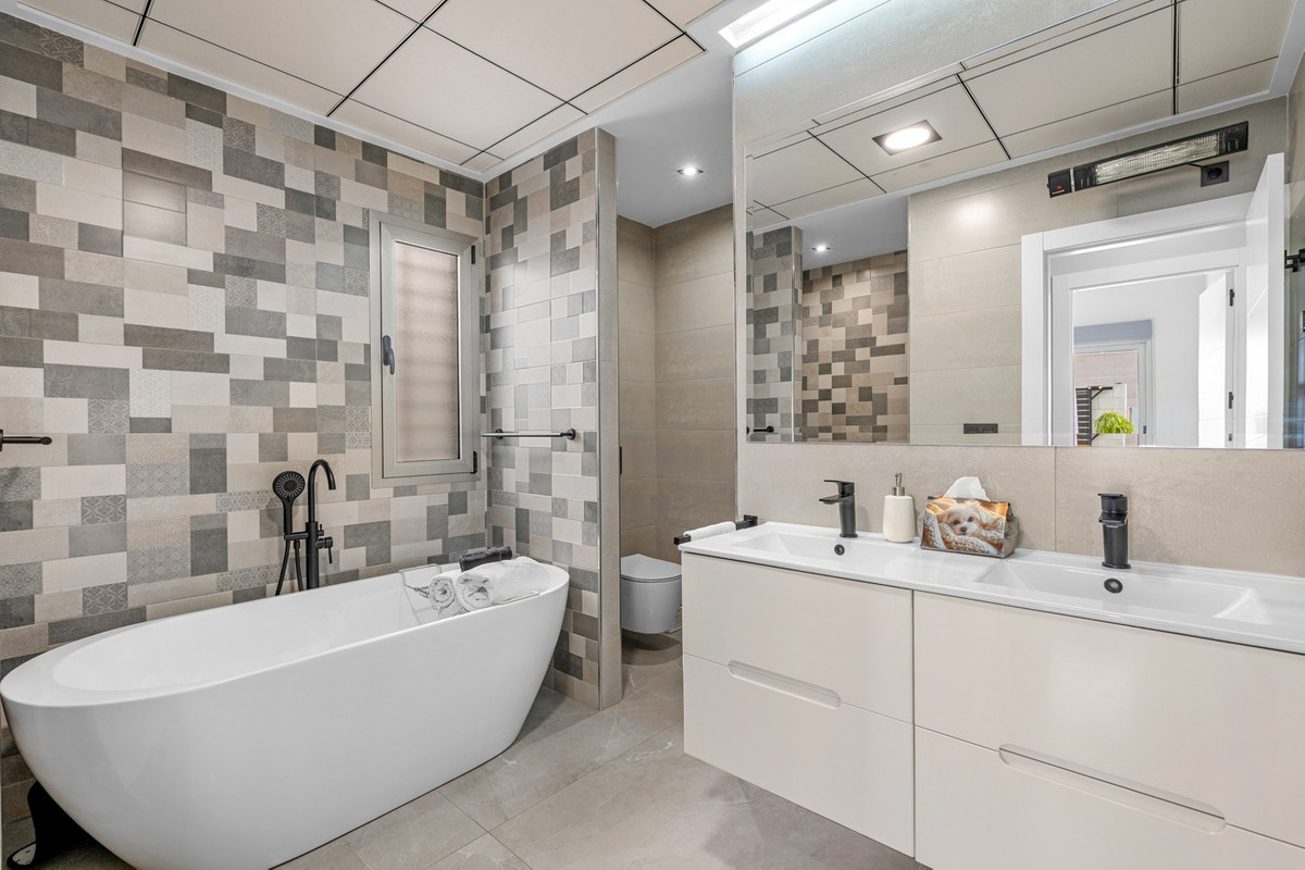 5 Bed Townhouse for sale in Villamartin Costa Blanca, Alicante, Spain