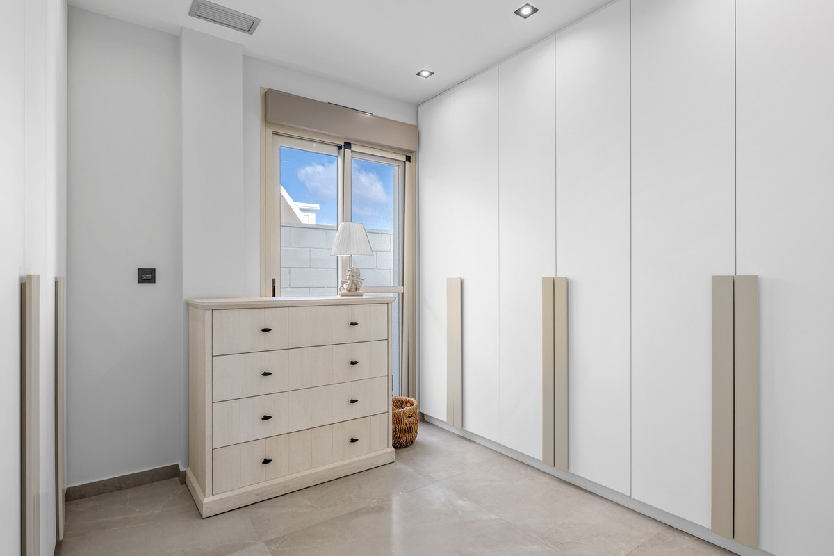 5 Bed Townhouse for sale in Villamartin Costa Blanca, Alicante, Spain
