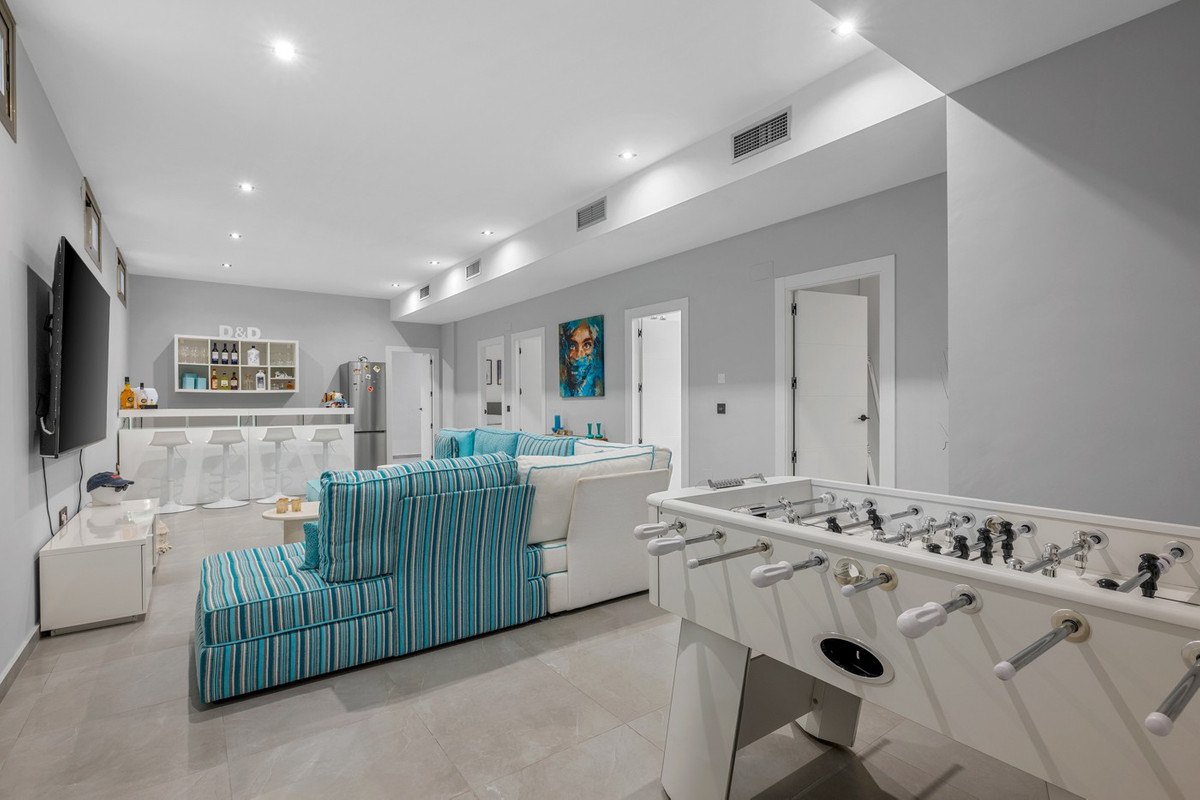 5 Bed Townhouse for sale in Villamartin Costa Blanca, Alicante, Spain