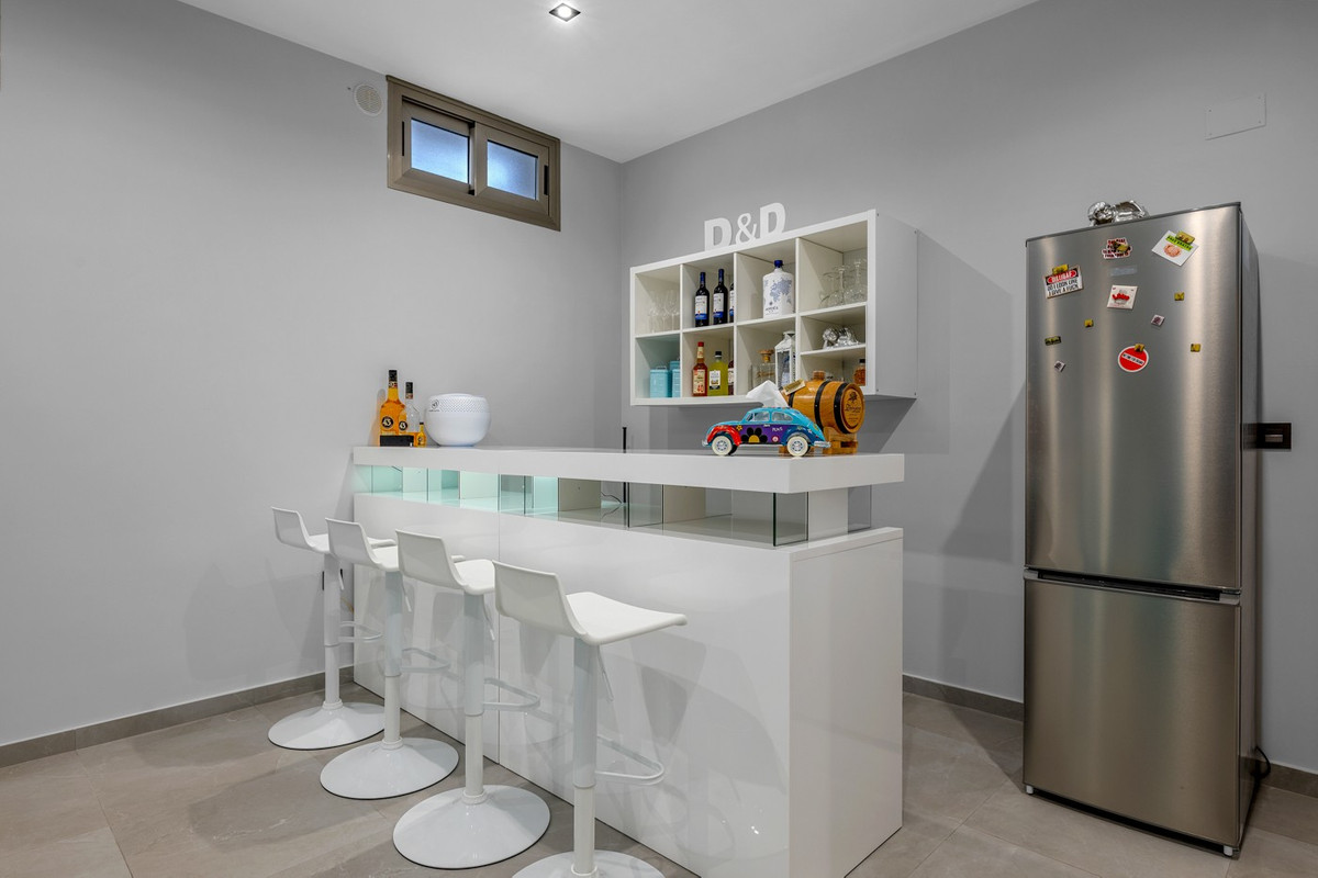 5 Bed Townhouse for sale in Villamartin Costa Blanca, Alicante, Spain