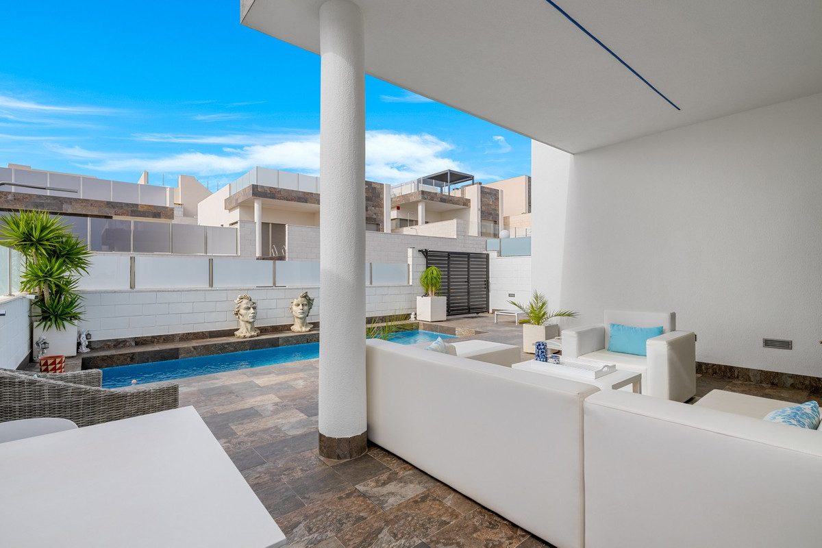 5 Bed Townhouse for sale in Villamartin Costa Blanca, Alicante, Spain