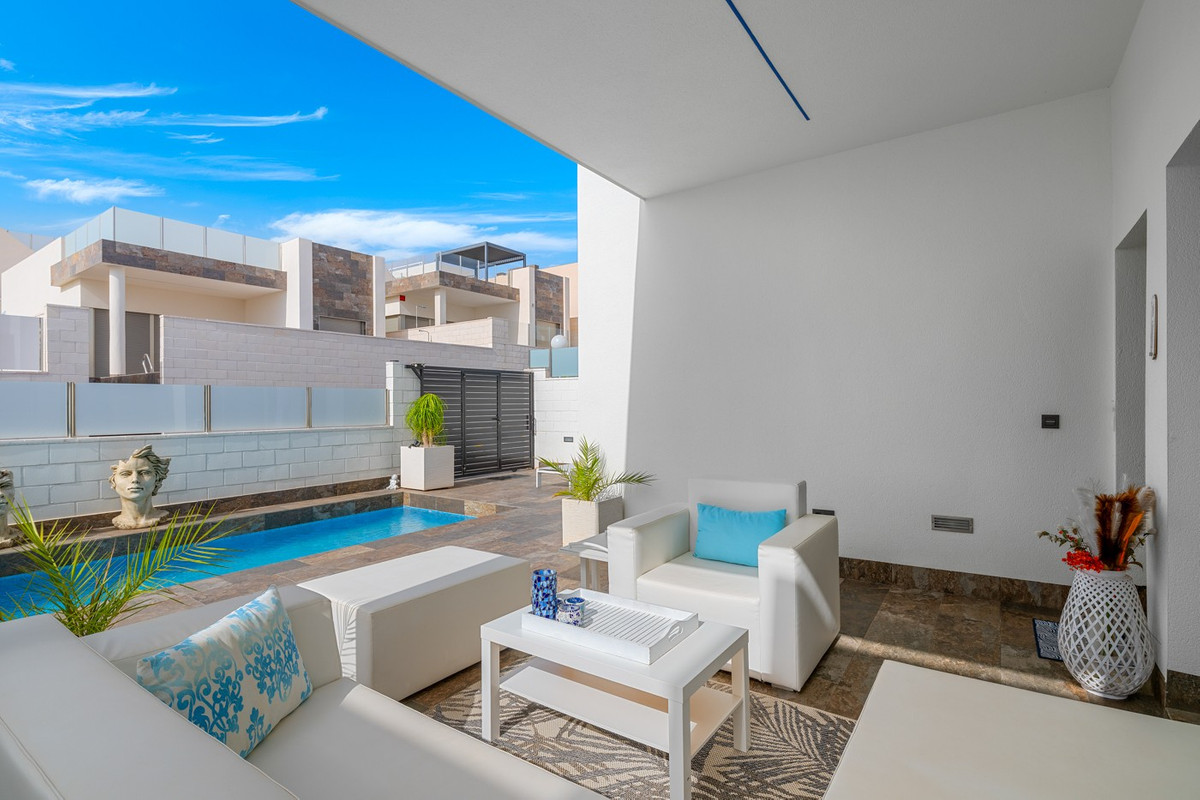 5 Bed Townhouse for sale in Villamartin Costa Blanca, Alicante, Spain