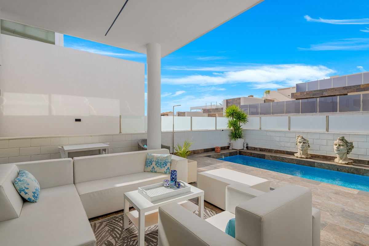 5 Bed Townhouse for sale in Villamartin Costa Blanca, Alicante, Spain