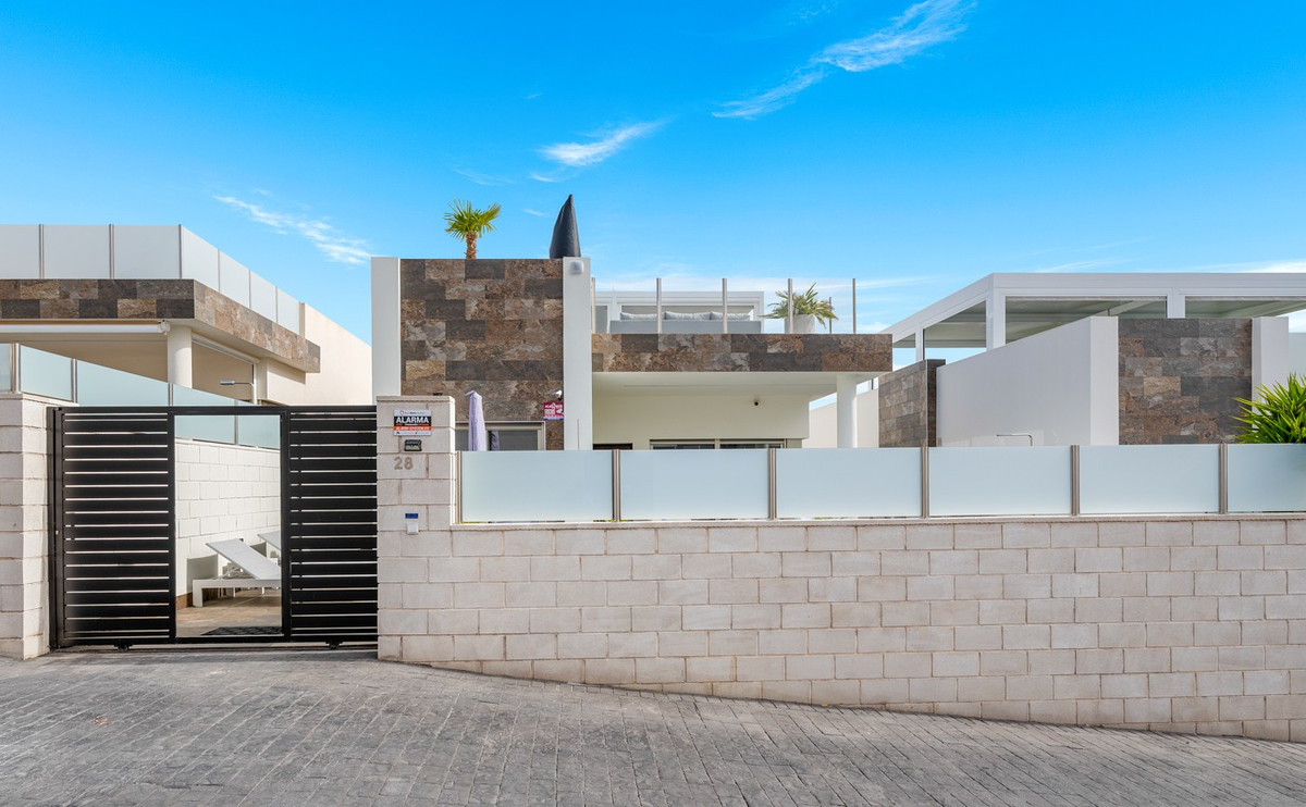 5 Bed Townhouse for sale in Villamartin Costa Blanca, Alicante, Spain