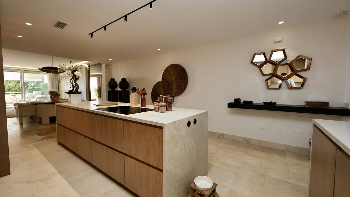 2 Bed Apartment for sale in Nueva Andalucía Costa Del Sol, Málaga, Spain