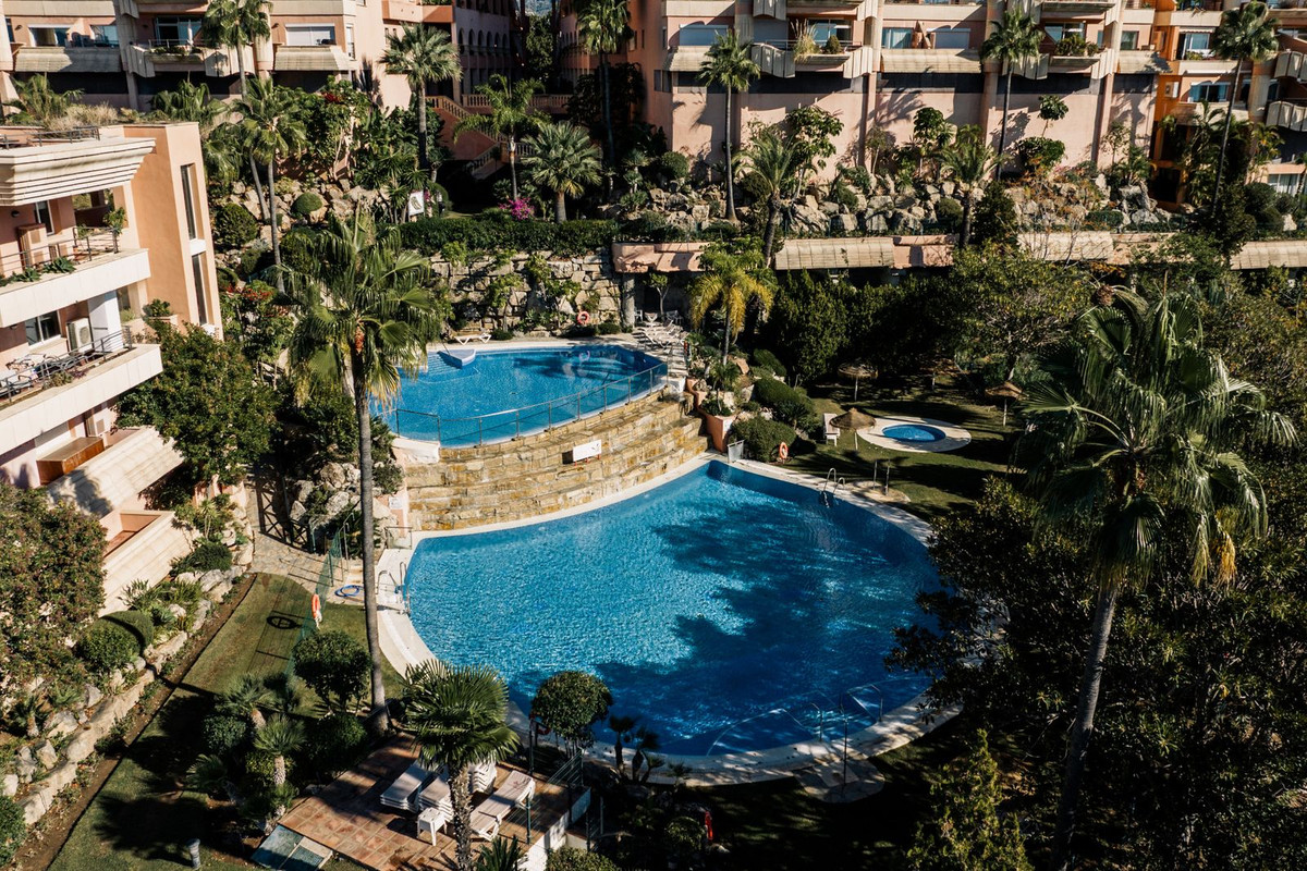 2 Bed Apartment for sale in Nueva Andalucía Costa Del Sol, Málaga, Spain