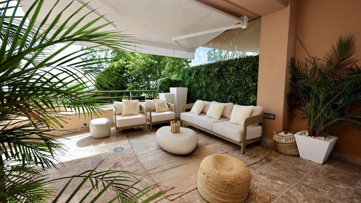 2 Bed Apartment for sale in Nueva Andalucía Costa Del Sol, Málaga, Spain