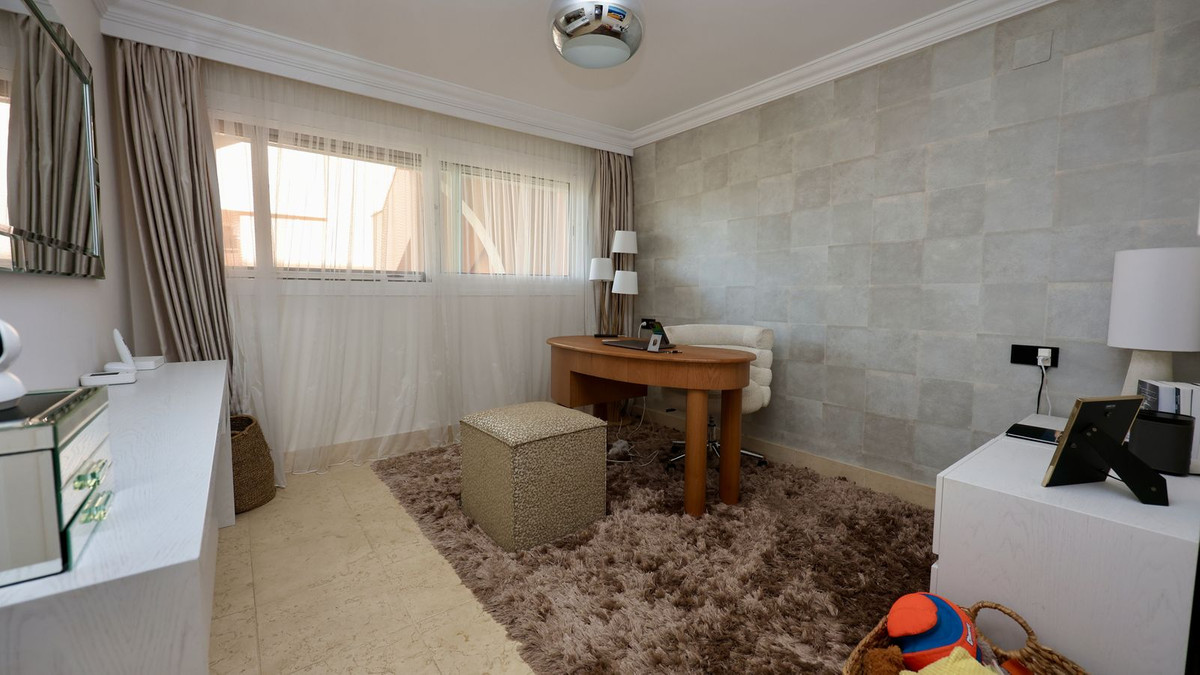2 Bed Apartment for sale in Nueva Andalucía Costa Del Sol, Málaga, Spain