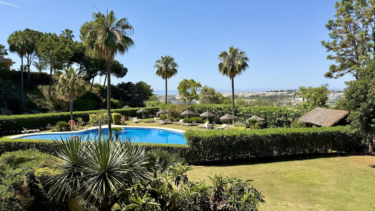2 Bed Apartment for sale in Nueva Andalucía Costa Del Sol, Málaga, Spain