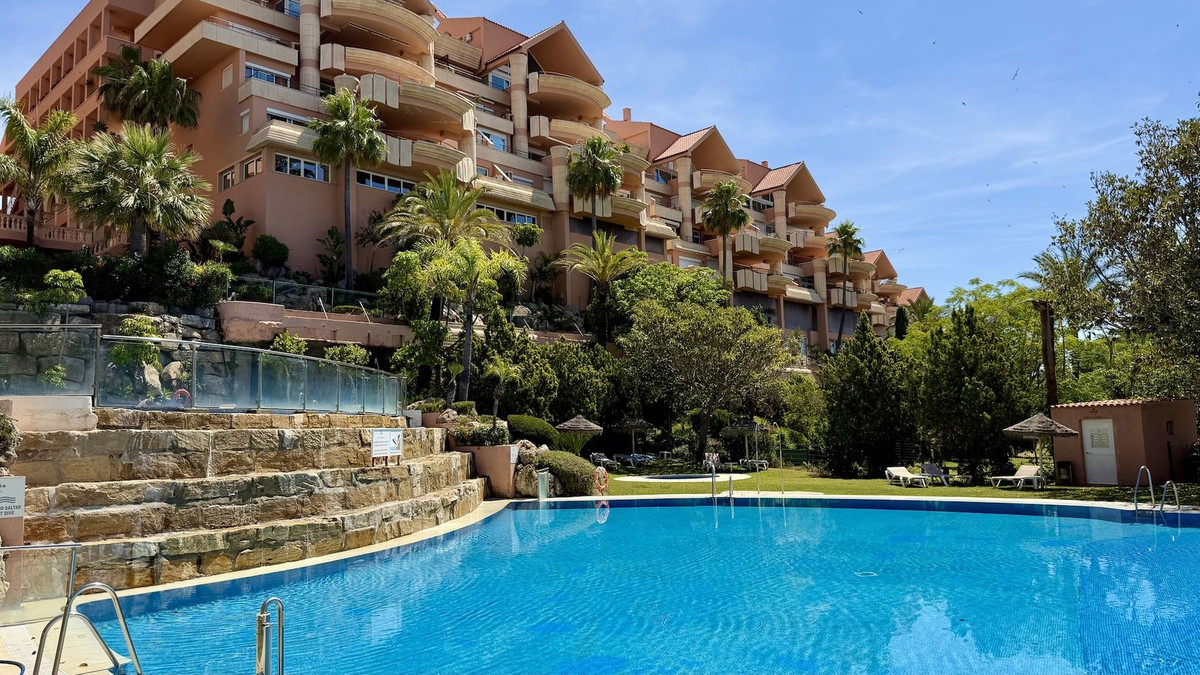 2 Bed Apartment for sale in Nueva Andalucía Costa Del Sol, Málaga, Spain
