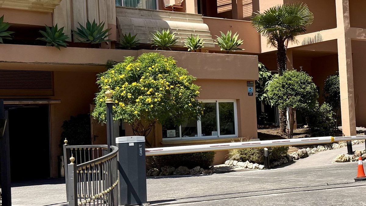 2 Bed Apartment for sale in Nueva Andalucía Costa Del Sol, Málaga, Spain