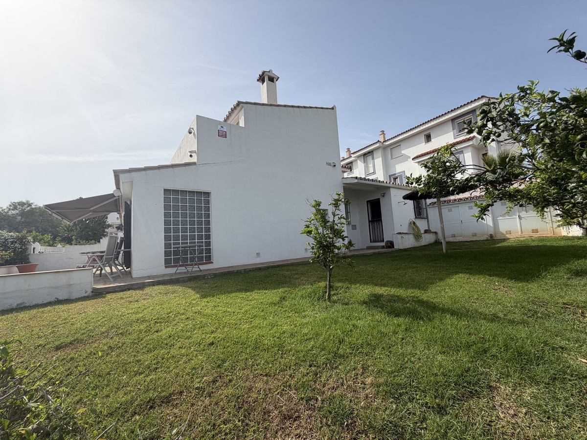 3 Bed Townhouse for sale in La Duquesa Costa Del Sol, Málaga, Spain