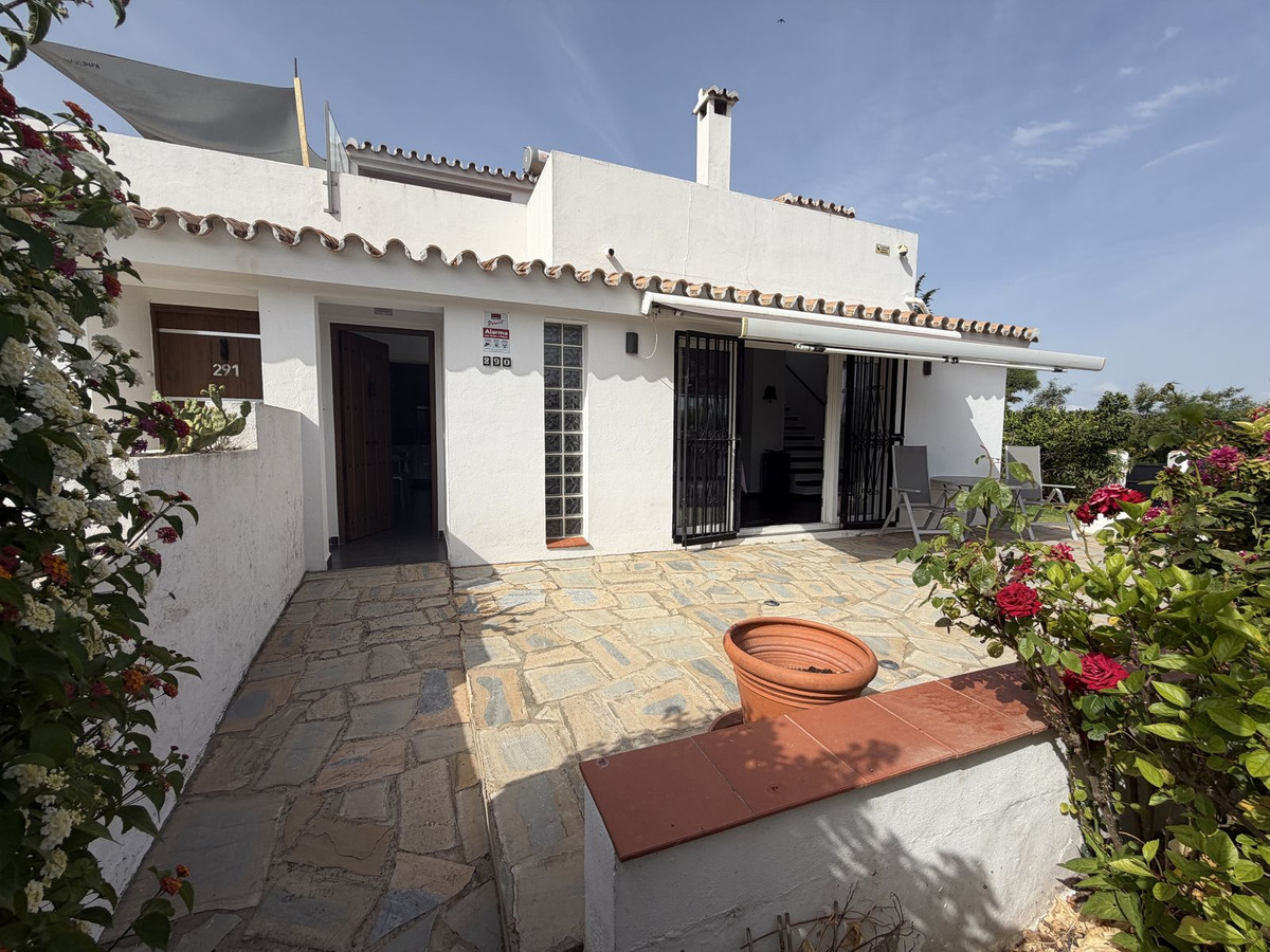 3 Bed Townhouse for sale in La Duquesa Costa Del Sol, Málaga, Spain