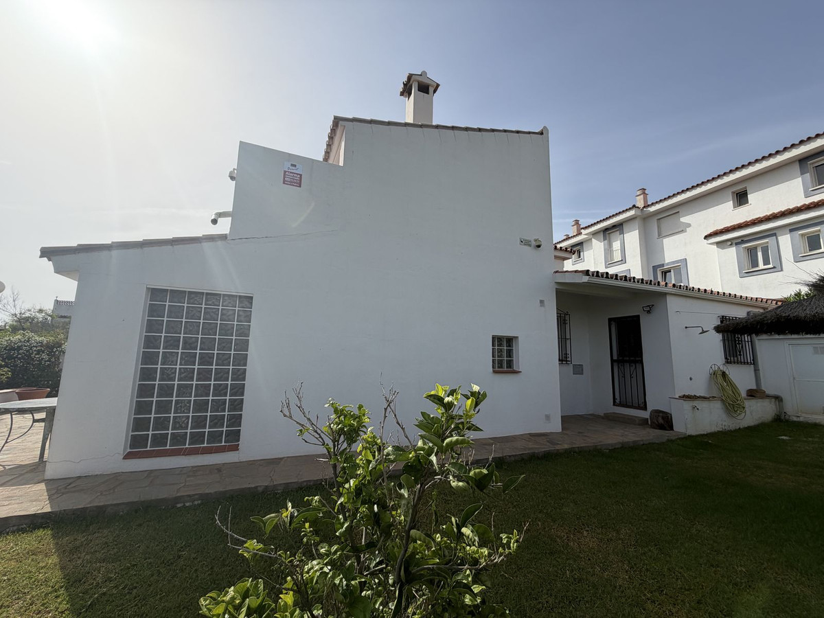 3 Bed Townhouse for sale in La Duquesa Costa Del Sol, Málaga, Spain