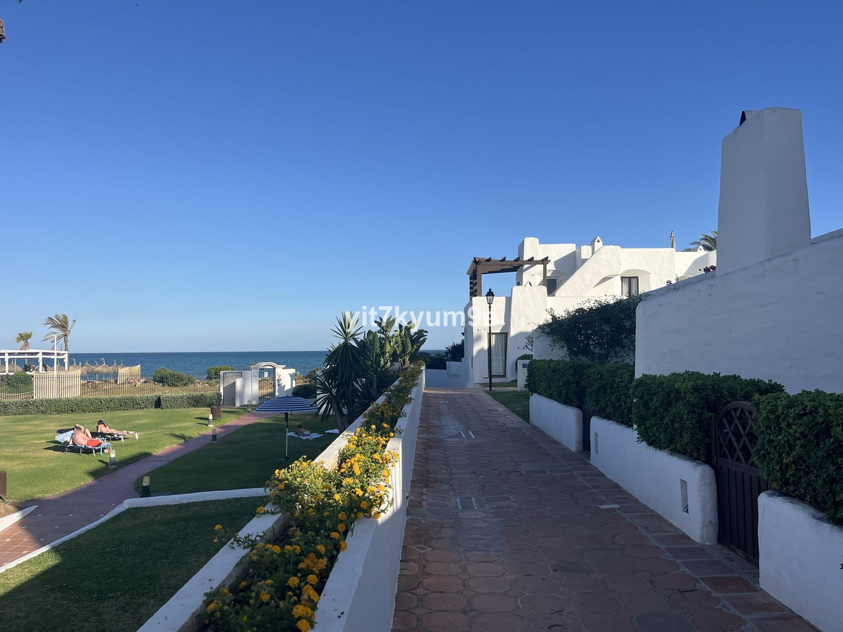 2 Bed Apartment for sale in Estepona Costa Del Sol, Málaga, Spain