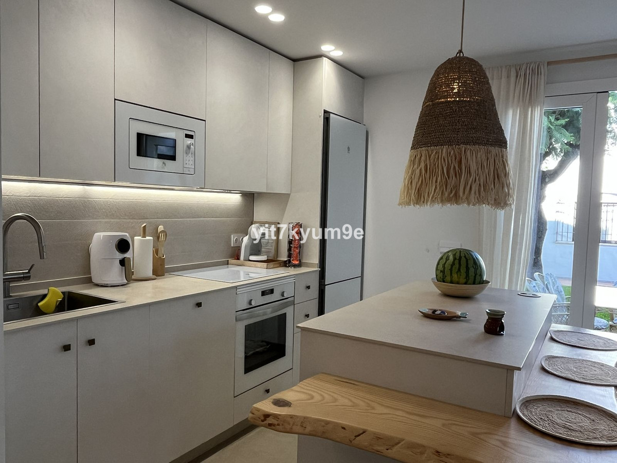 2 Bed Apartment for sale in Estepona Costa Del Sol, Málaga, Spain