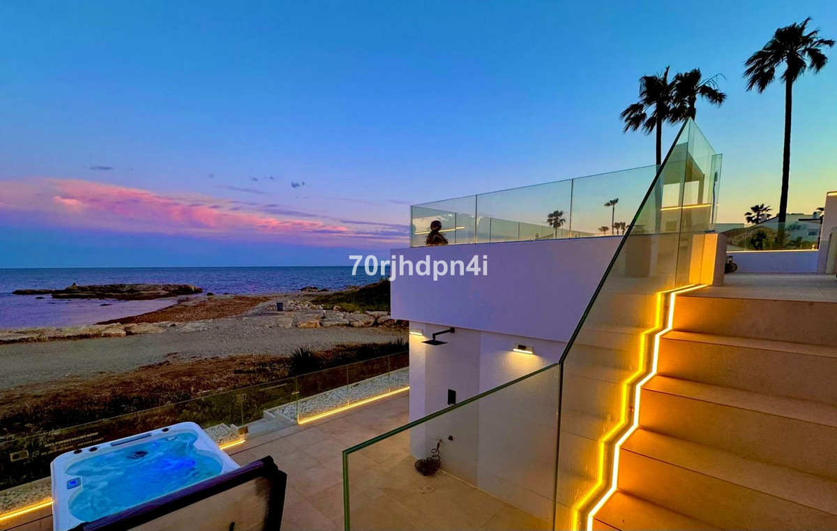 Se vende Villa - Chalet de 4 dormitorios en Costa Del Sol, Málaga, España