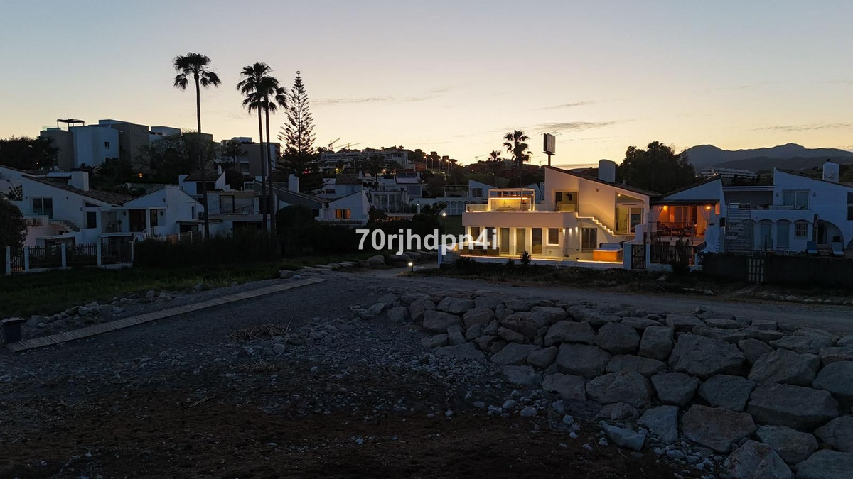 Se vende Villa - Chalet de 4 dormitorios en Costa Del Sol, Málaga, España