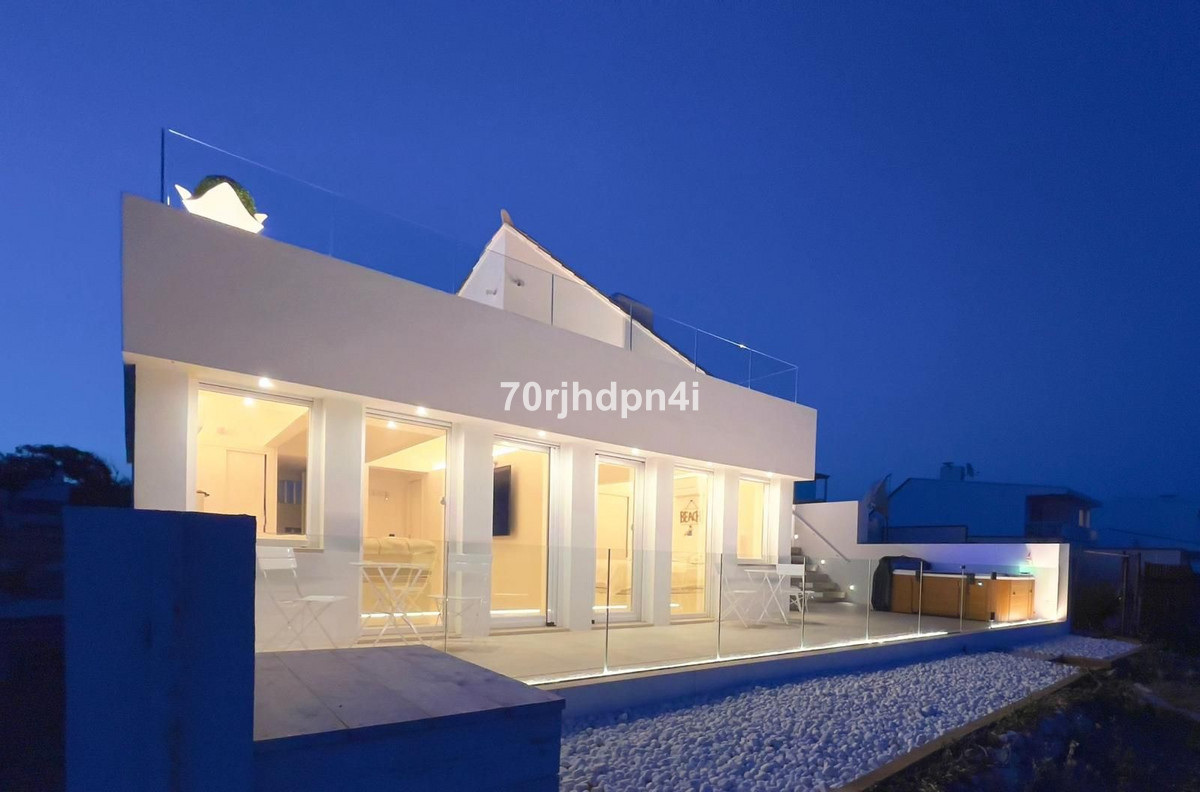 Se vende Villa - Chalet de 4 dormitorios en Costa Del Sol, Málaga, España