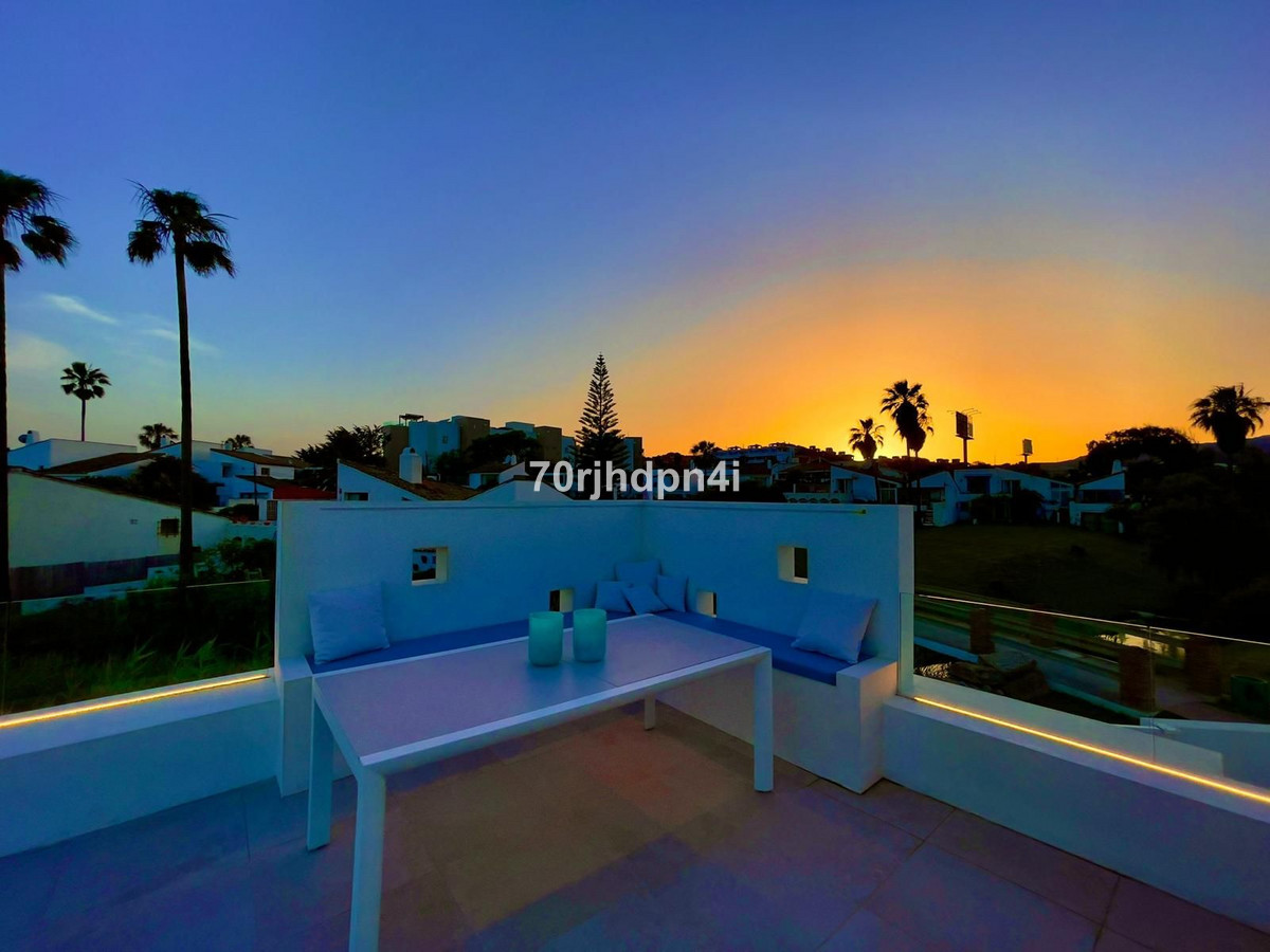 Se vende Villa - Chalet de 4 dormitorios en Costa Del Sol, Málaga, España