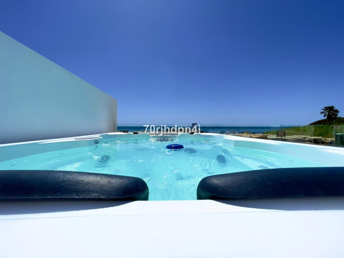 Se vende Villa - Chalet de 4 dormitorios en Costa Del Sol, Málaga, España