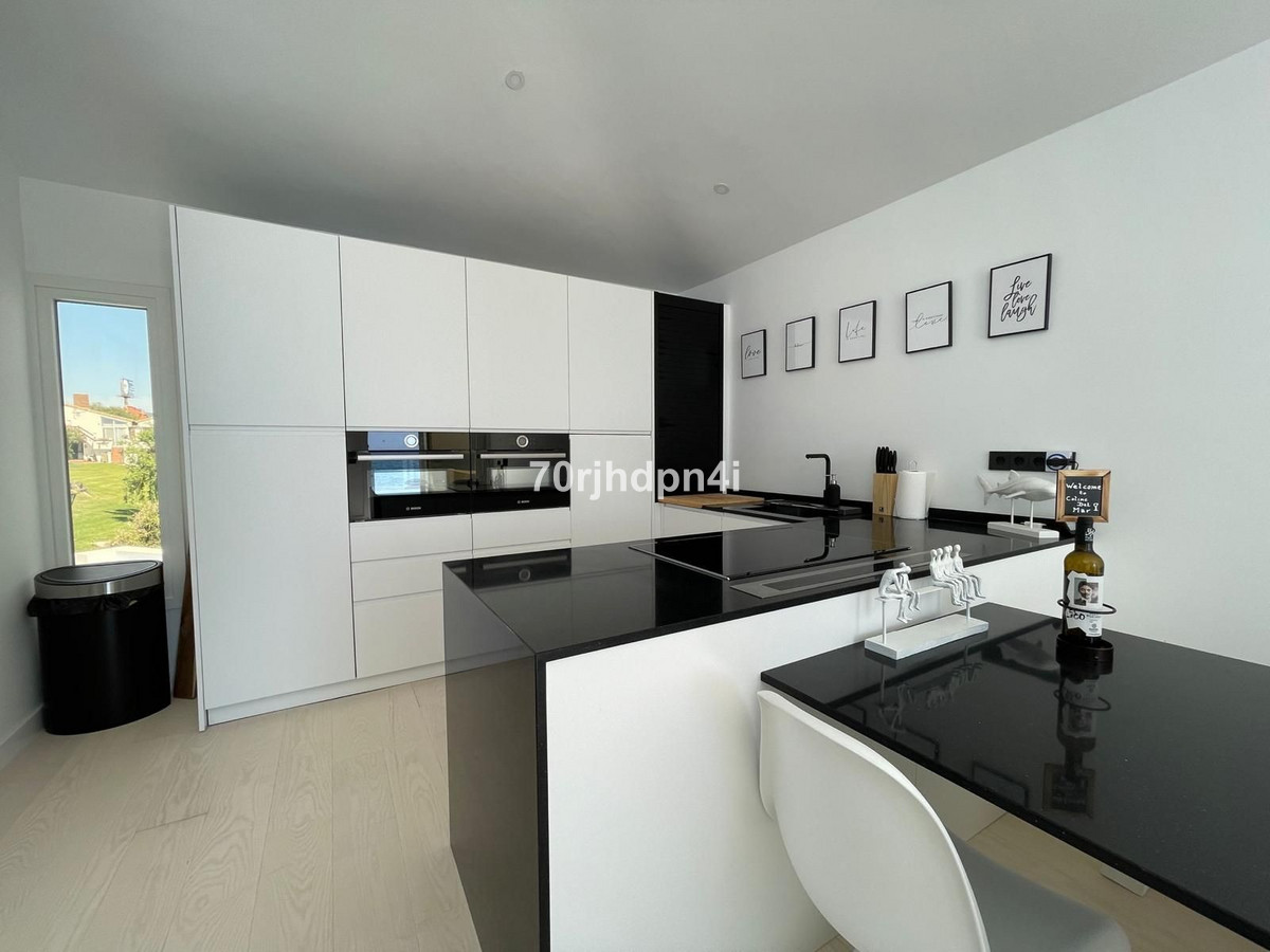 Se vende Villa - Chalet de 4 dormitorios en Costa Del Sol, Málaga, España