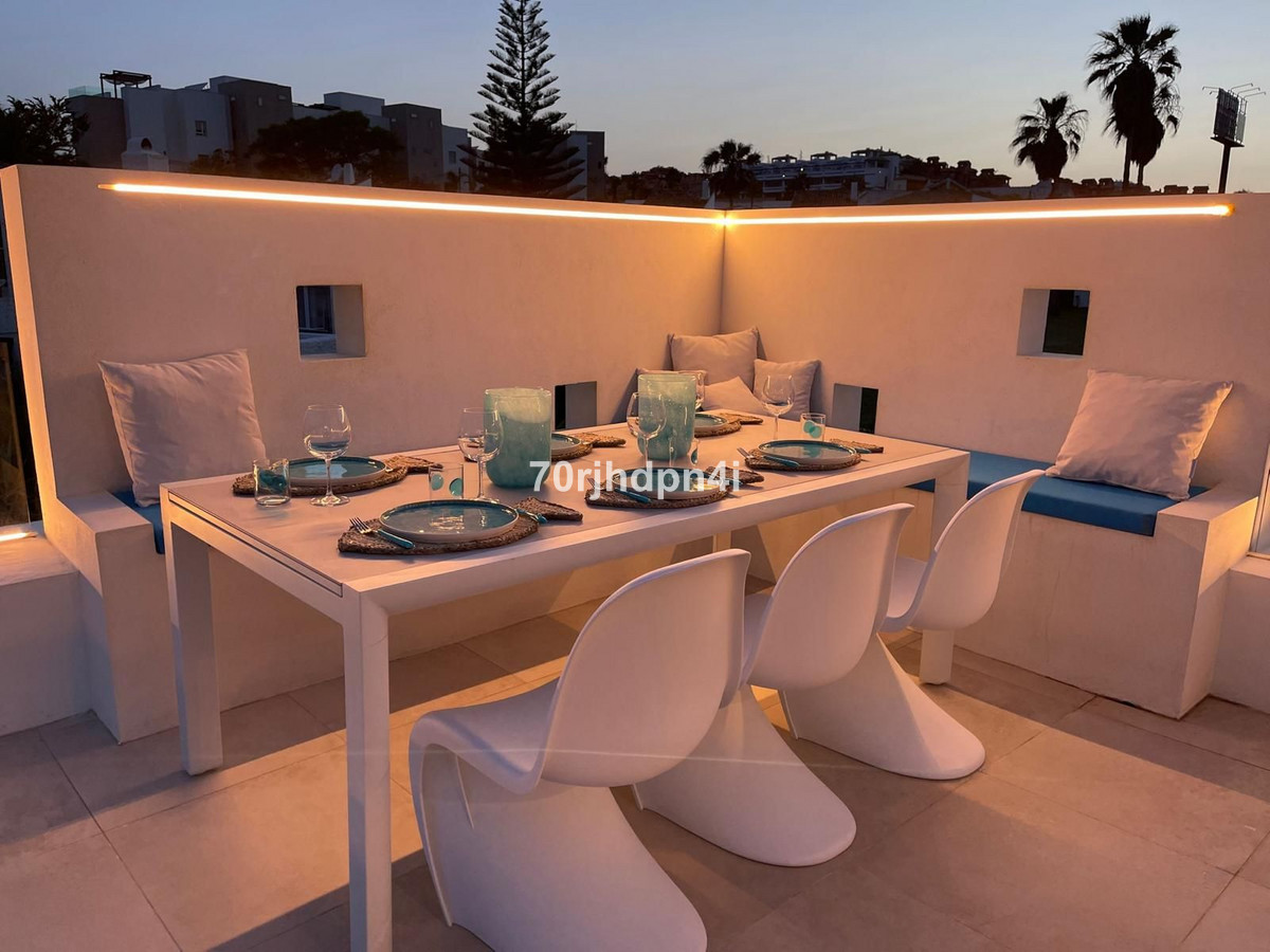 Se vende Villa - Chalet de 4 dormitorios en Costa Del Sol, Málaga, España