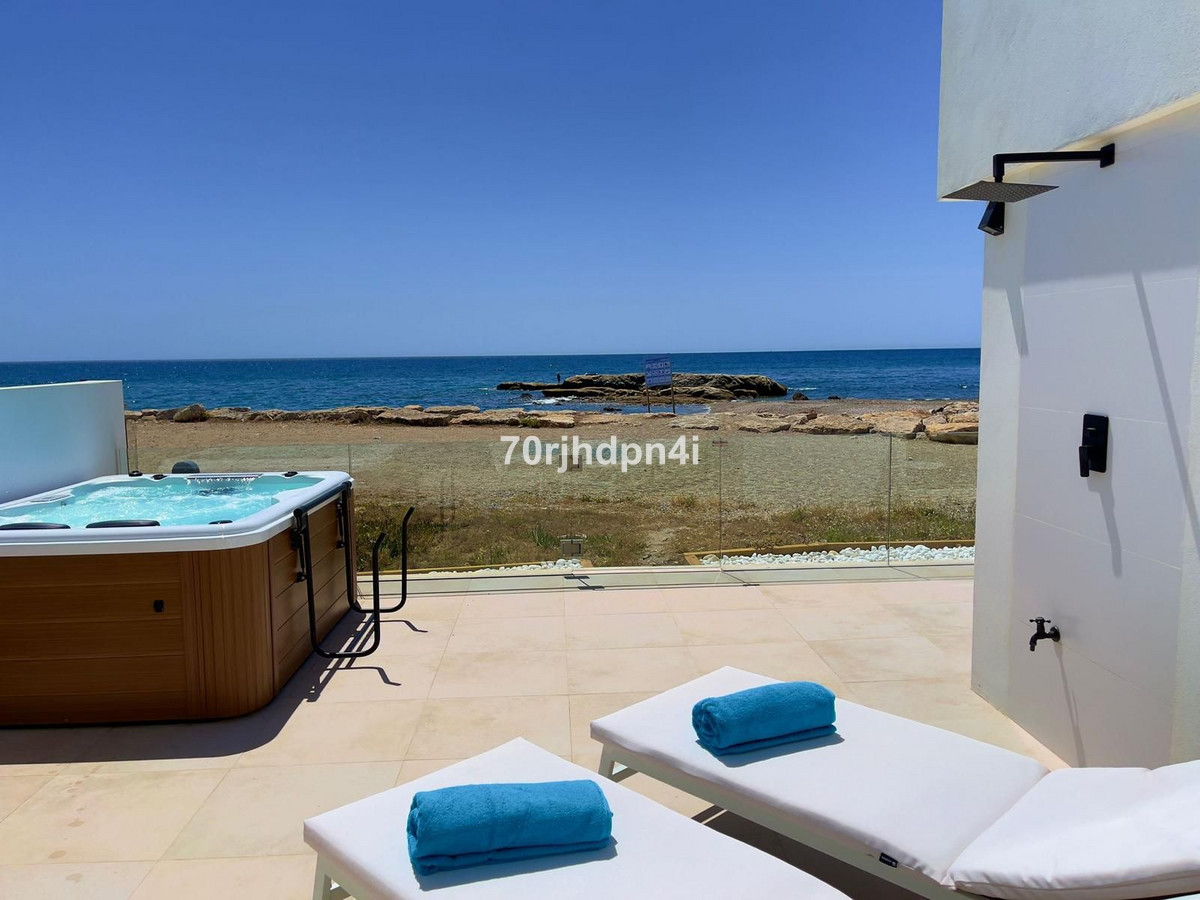 Se vende Villa - Chalet de 4 dormitorios en Costa Del Sol, Málaga, España