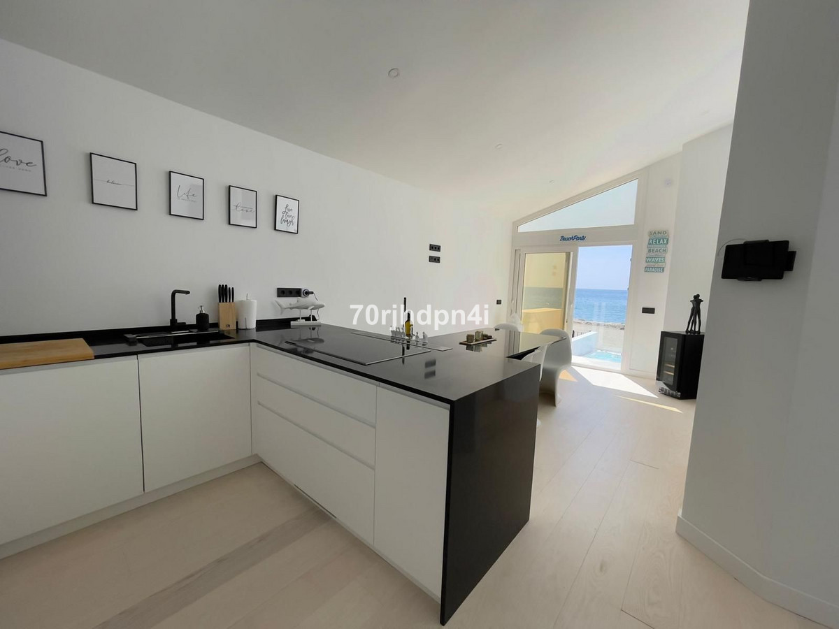 Se vende Villa - Chalet de 4 dormitorios en Costa Del Sol, Málaga, España