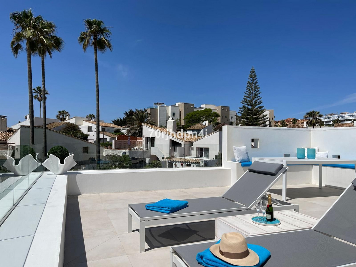 Se vende Villa - Chalet de 4 dormitorios en Costa Del Sol, Málaga, España