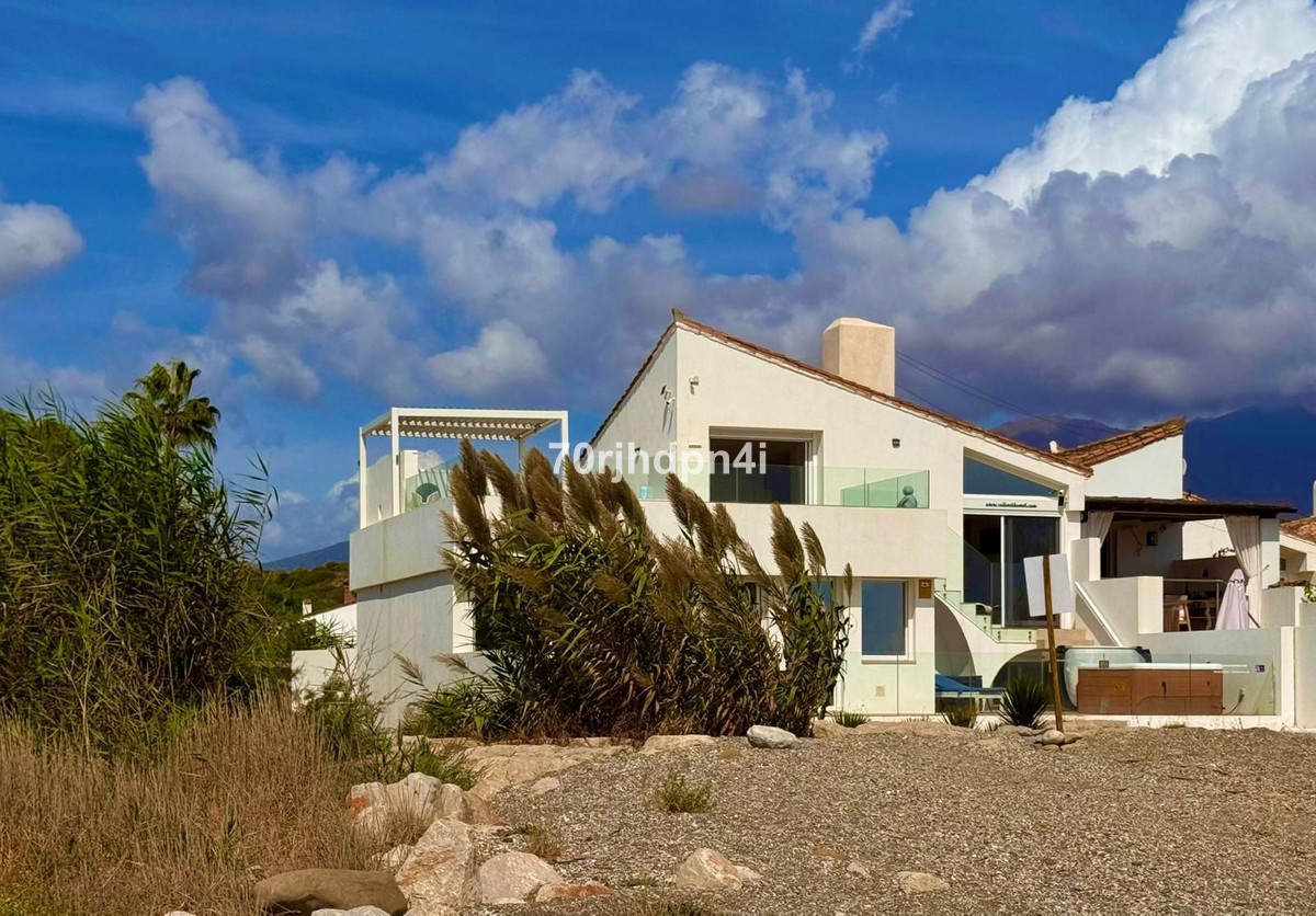 Se vende Villa - Chalet de 4 dormitorios en Costa Del Sol, Málaga, España