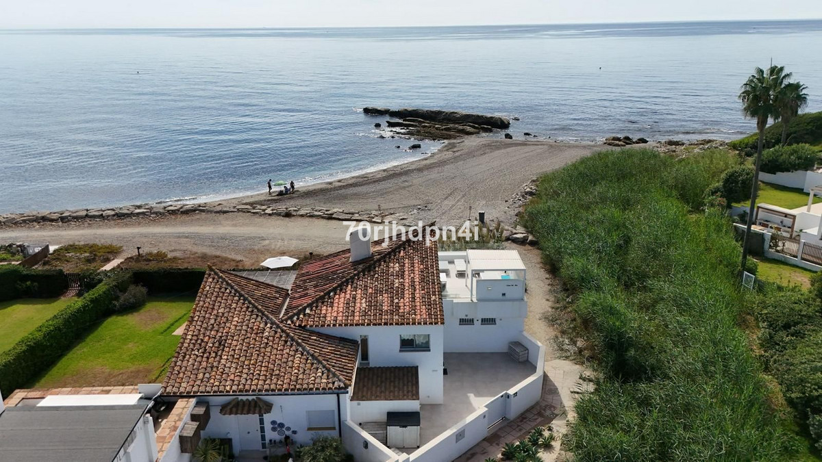 Se vende Villa - Chalet de 4 dormitorios en Costa Del Sol, Málaga, España