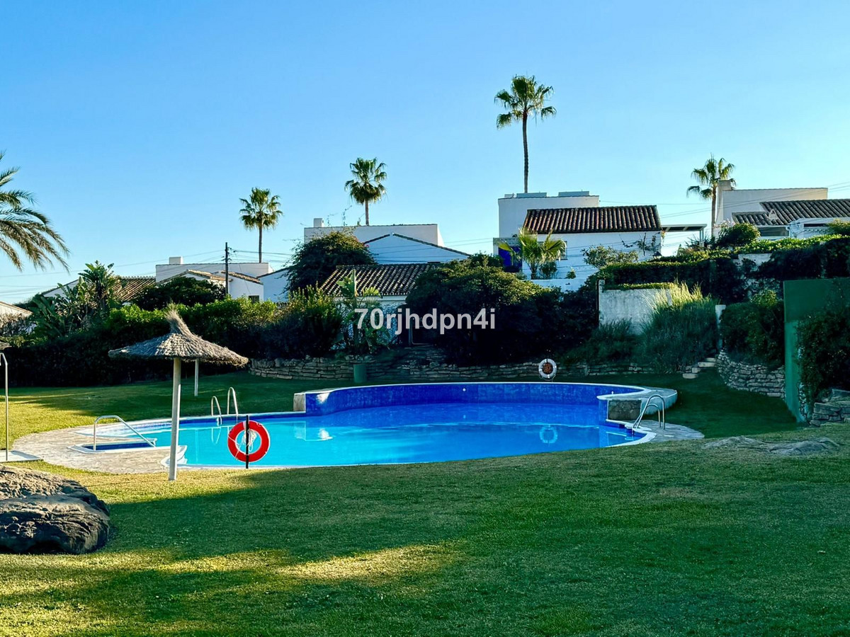 Se vende Villa - Chalet de 4 dormitorios en Costa Del Sol, Málaga, España