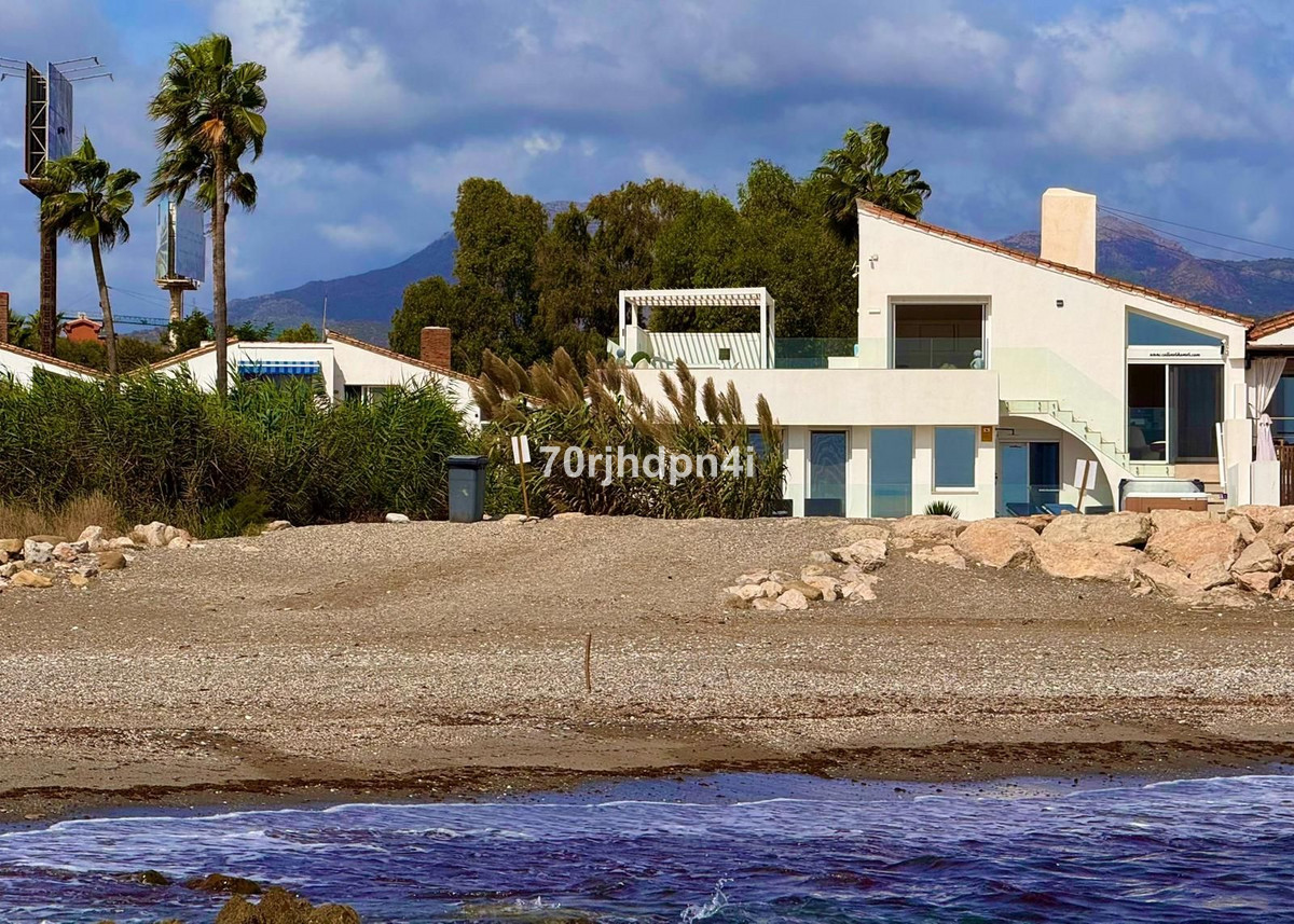 Se vende Villa - Chalet de 4 dormitorios en Costa Del Sol, Málaga, España