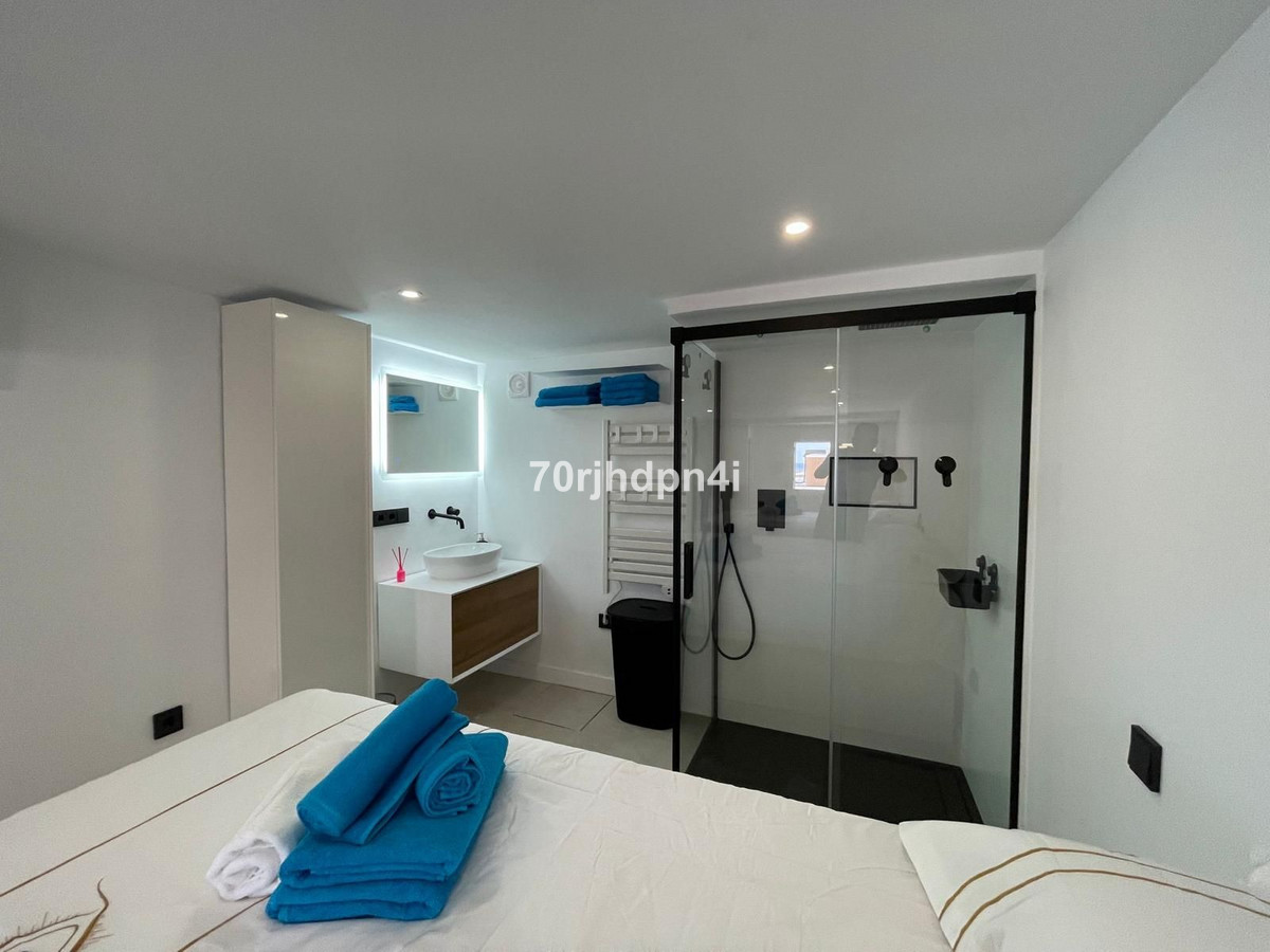 Se vende Villa - Chalet de 4 dormitorios en Costa Del Sol, Málaga, España