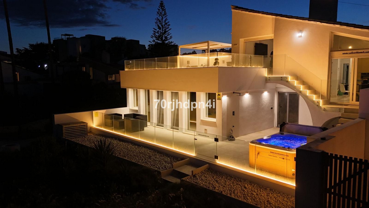 Se vende Villa - Chalet de 4 dormitorios en Costa Del Sol, Málaga, España