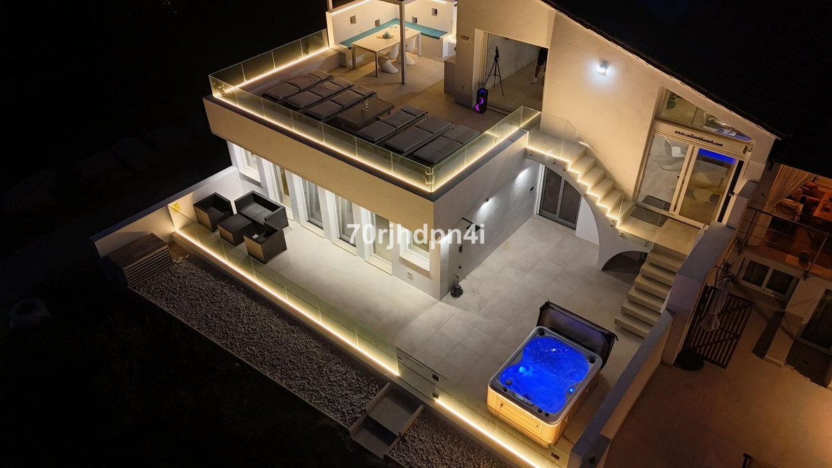 Se vende Villa - Chalet de 4 dormitorios en Costa Del Sol, Málaga, España