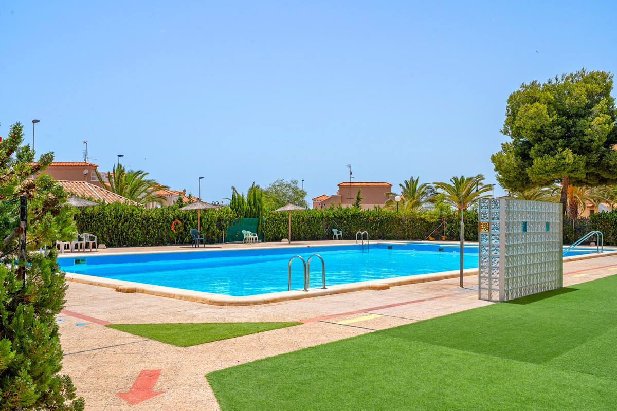 Se vende Apartamento Planta Baja de 2 dormitorios en Costa Blanca, Alicante, España