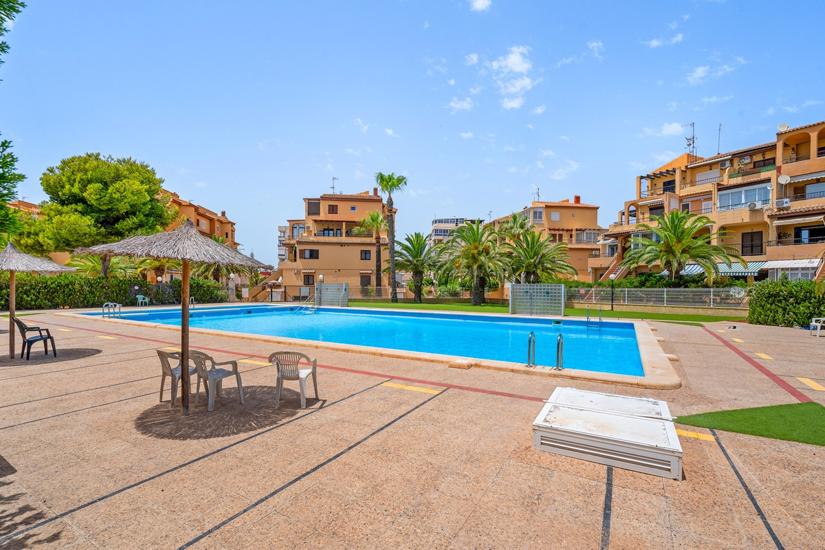 Se vende Apartamento Planta Baja de 2 dormitorios en Costa Blanca, Alicante, España