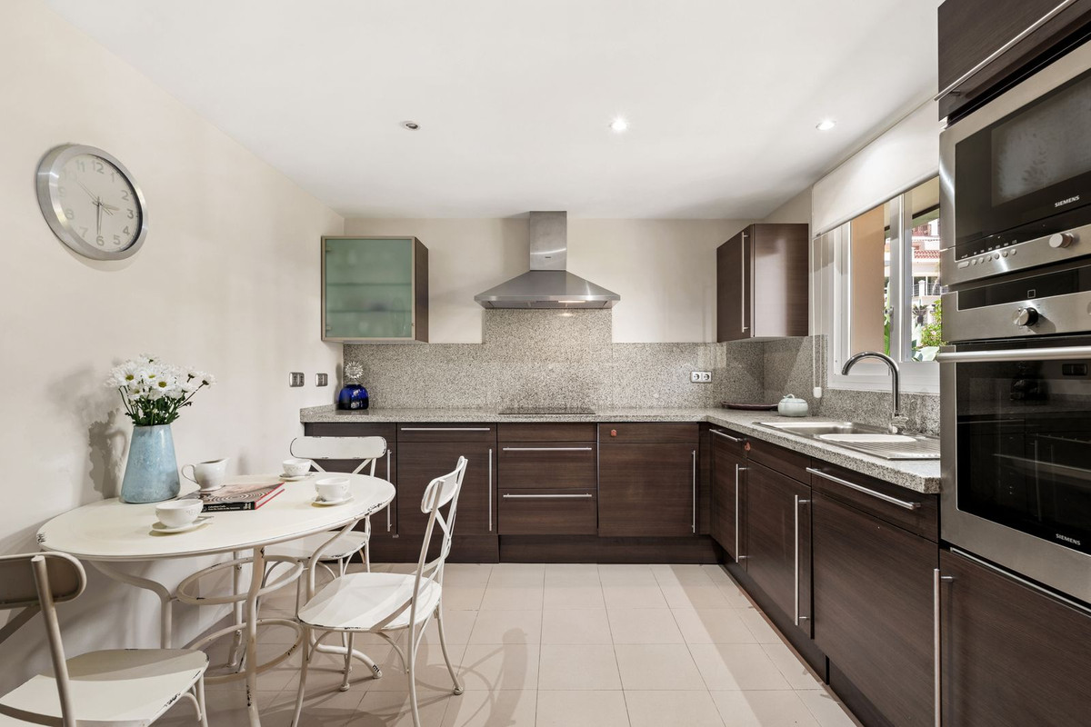 2 Bed Apartment for sale in Atalaya Costa Del Sol, Málaga, Spain