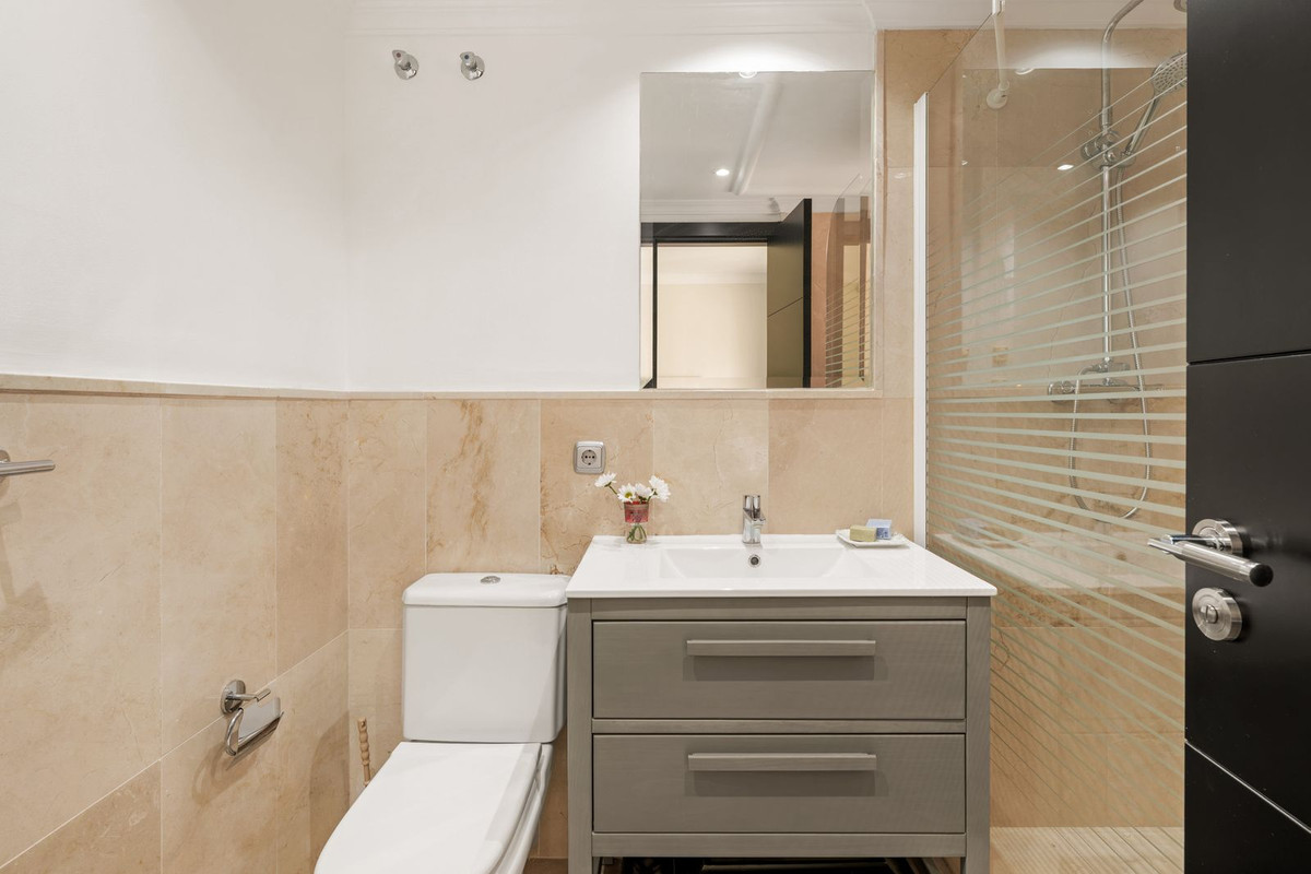 2 Bed Apartment for sale in Atalaya Costa Del Sol, Málaga, Spain