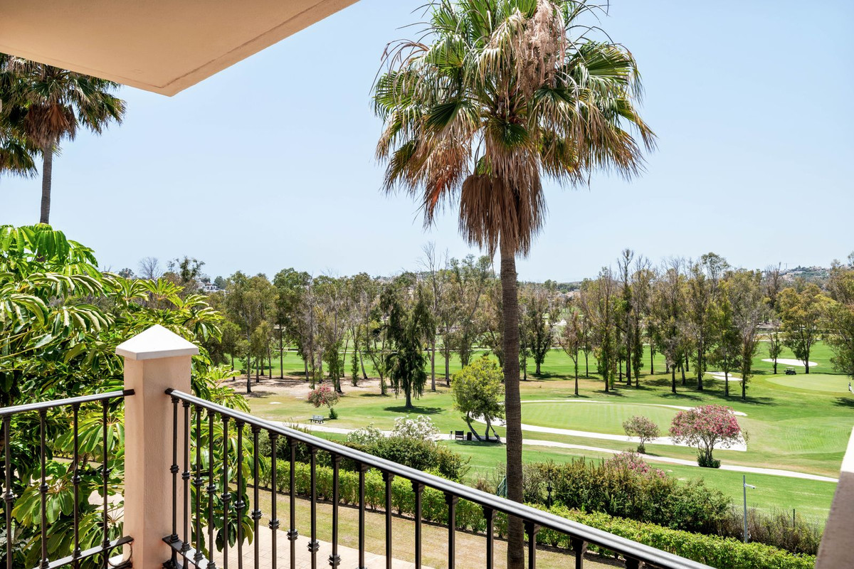 2 Bed Apartment for sale in Atalaya Costa Del Sol, Málaga, Spain