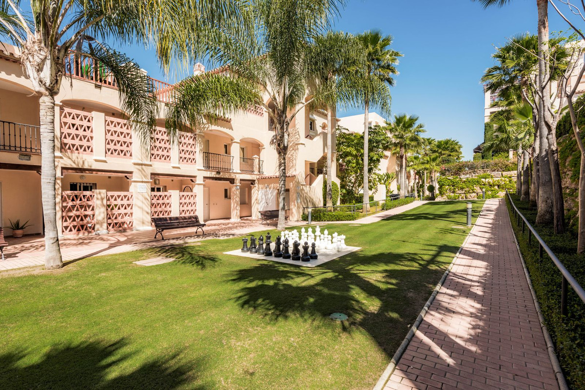 2 Bed Apartment for sale in Atalaya Costa Del Sol, Málaga, Spain