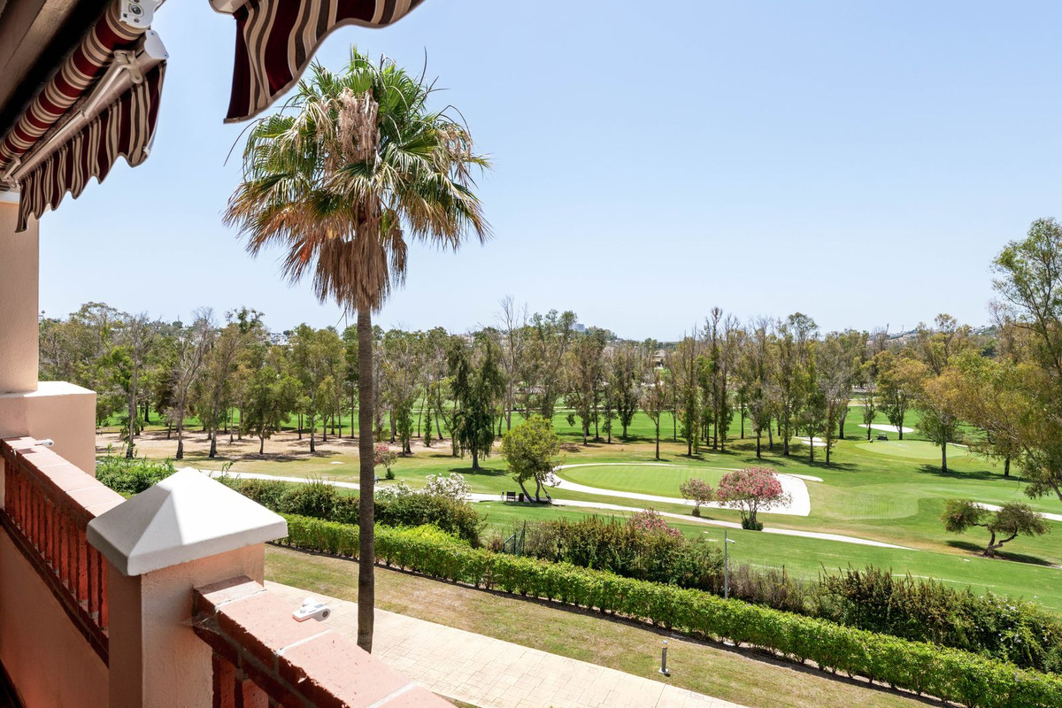 2 Bed Apartment for sale in Atalaya Costa Del Sol, Málaga, Spain