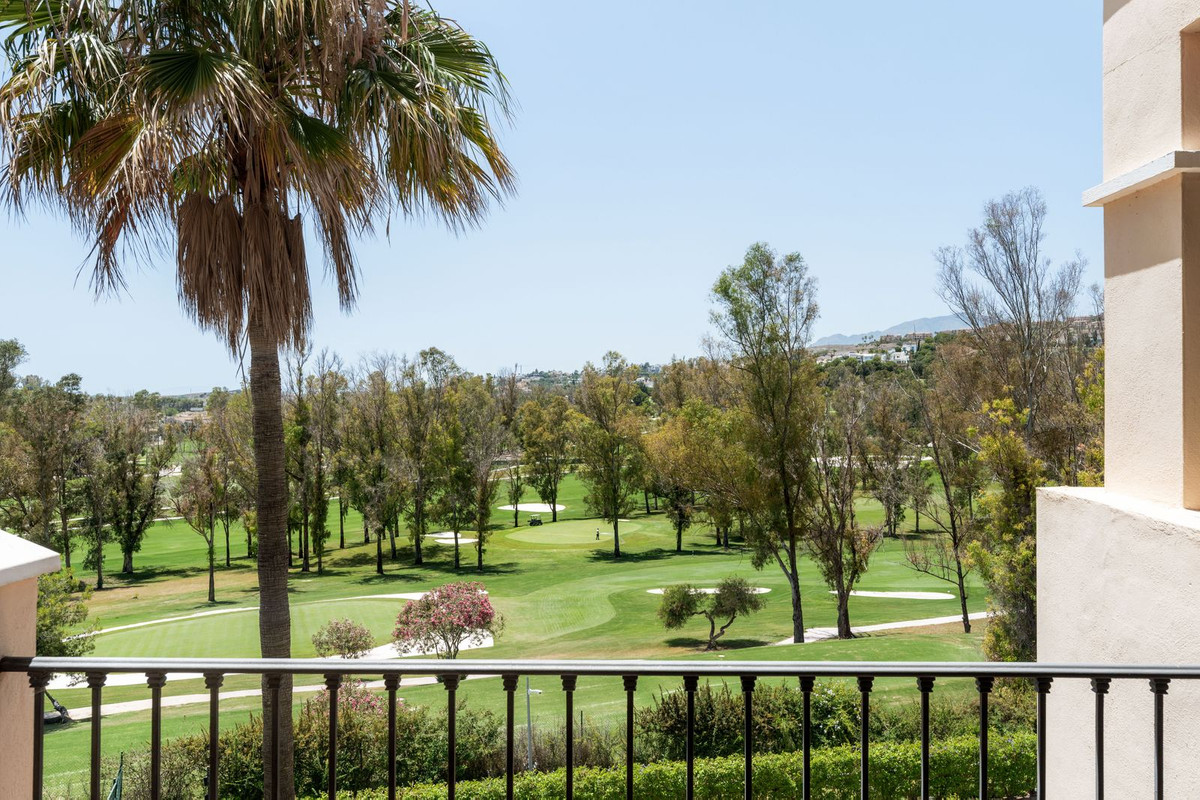 2 Bed Apartment for sale in Atalaya Costa Del Sol, Málaga, Spain